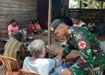 Pengobatan Keliling, Wujud Peduli Satgas Yonif MR 411/PDW Kostrad Pada Kesehatan Warga Kondo