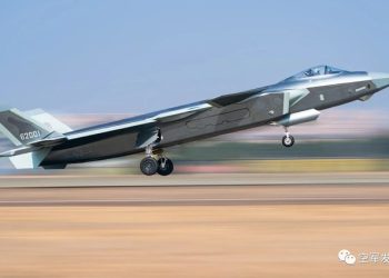 China Kerahkan Jet Tempur Siluman Generasi Kelima