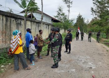 Jamin Situasi Kondusif di Wamena, TNI-Polri di Perbatasan Gelar Patroli Simpatik