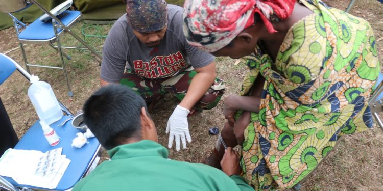 Satgas TNI Kongo, Selamatkan Korban Penembakan