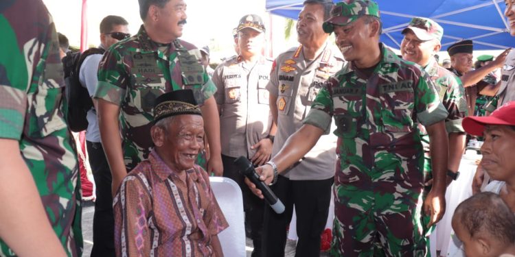 Dekatkan TNI-Polri ke Masyarakat Perbatasan, Panglima TNI: Bakti Sosial Kesehatan