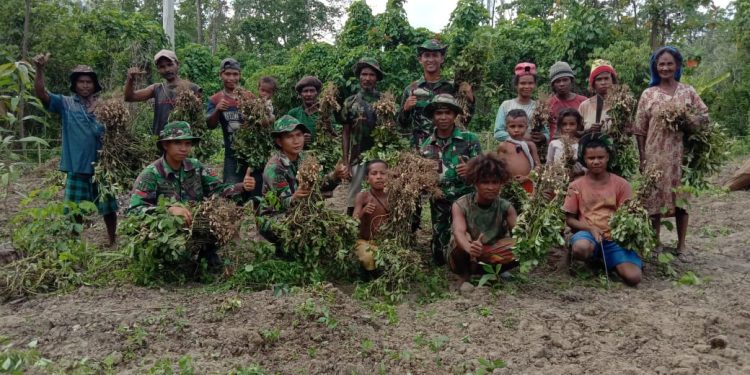 Tak Hanya Jaga Keamanan Perbatasan, Personel TNI Juga Ajarkan Pemanfaatan Lahan Kosong