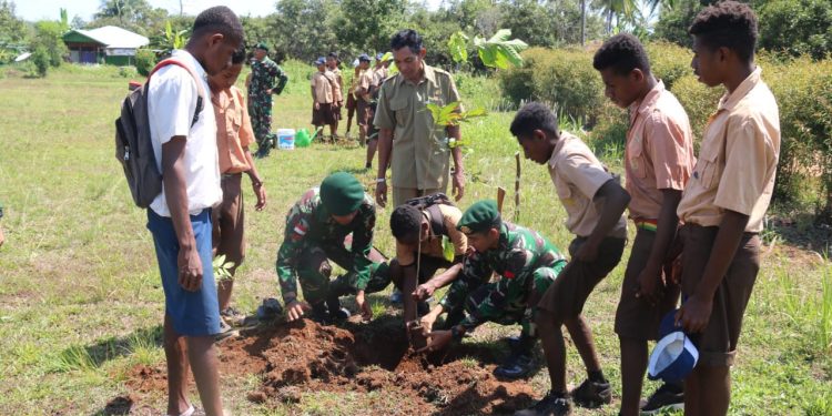 Peringati HMPI, Satgas Perbatasan Tanam Pohon