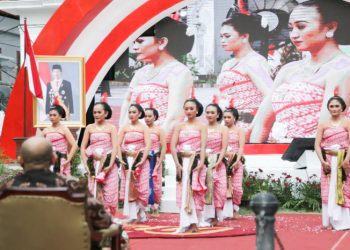 Napi Perempuan Buat Takjub Pejabat Negara Lewat Tarian Bedhaoyo Makaryo Utomo