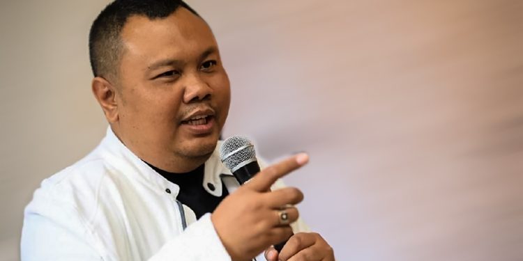 Ekonomi hingga Sains, Fenomena Munculnya Kerajaan Imajinatif
