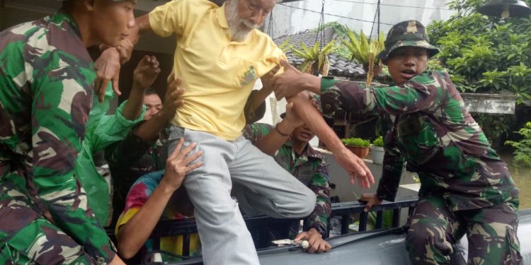 Banjir Jabodetabek, Ratusan Prajurit Marinir Diturunkan