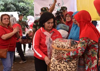 Dharma Pertiwi dan OASE Bantu Korban Banjir