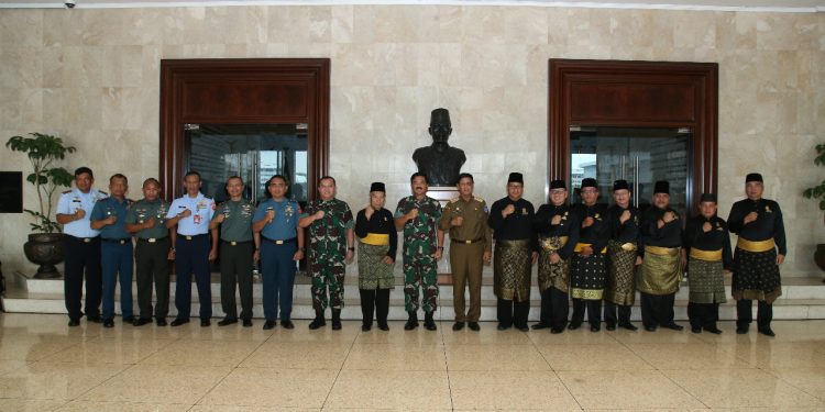 LAM Kepri Nobatkan Panglima TNI Sebagai Dato Sri Satria Digjaya Negara