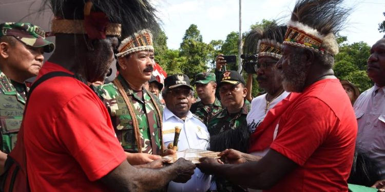 Masyarakat Mimika Serahkan Lahan untuk Pembangunan Mako Kogabwilhan III di Papua
