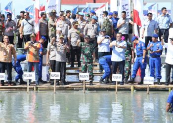 Bareng Kapolri, Panglima TNI Tanam 20 Ribu Mangrove di Tangerang