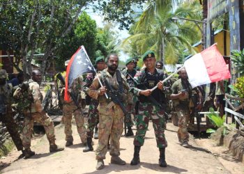 Jalin Keakraban, TNI AD dan PNGDF Gelar Patroli Patok Bersama di Perbatasan RI-PNG