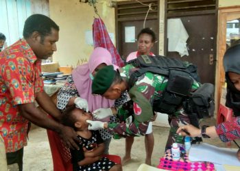 Peduli Masyarakat, Satgas Perbatasan Beri Pengobatan Gratis