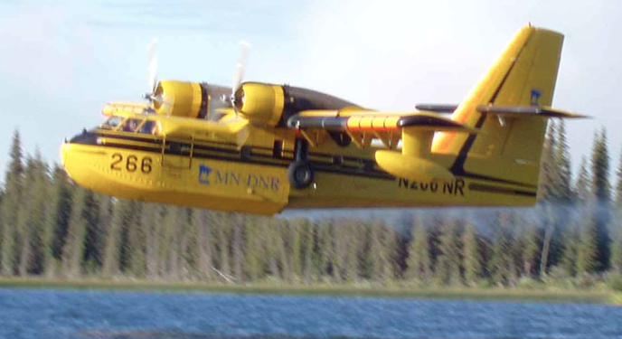 Canadair CL-215, Pesawat Amfibi Spesialis Pemadam Kebakaran