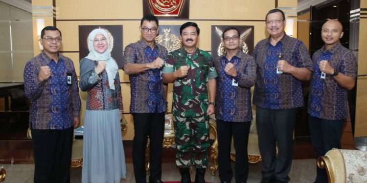 TNI Siap Bantu PLN Pengamanan Pemasangan Listrik di Maluku hingga Papua Barat