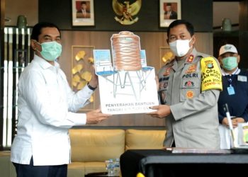 BNPT Serahkan 26 Tangki Air ke Polda Metro, Putuskan Mata Rantai COVID-19