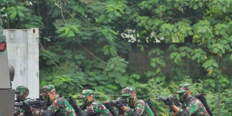Pelibatan TNI Berantas Terorisme Pilihan Terakhir?