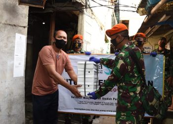 OASE KIM dan Dharma Pertiwi Beri Bantuan ke Warga Terdampak Covid-19