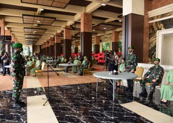 Letjen TNI Joppye Onesimus Wayangkau, Putra Papua Pertama yang Jabat Bintang Tiga