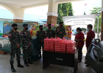 Cegah Covid-19, Yonif 411 Kostrad Bagikan Makanan untuk Tenaga Medis di RSUD Merauke