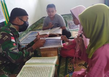 Prajurit Pamtas RI-PNG Jadi Guru Ngaji