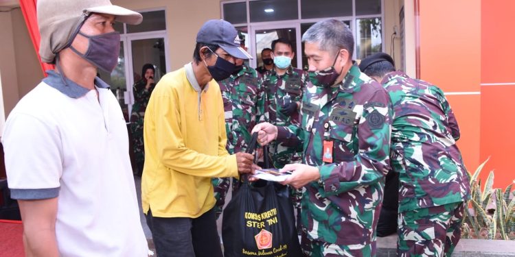 Peduli Covid-19, TNI Salurkan Bantuan Sembako