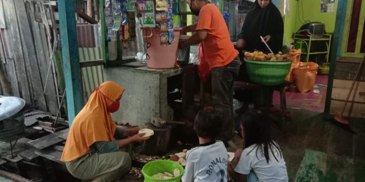 TMMD-108 dan Warung Gorengan Marsin di Kolaka