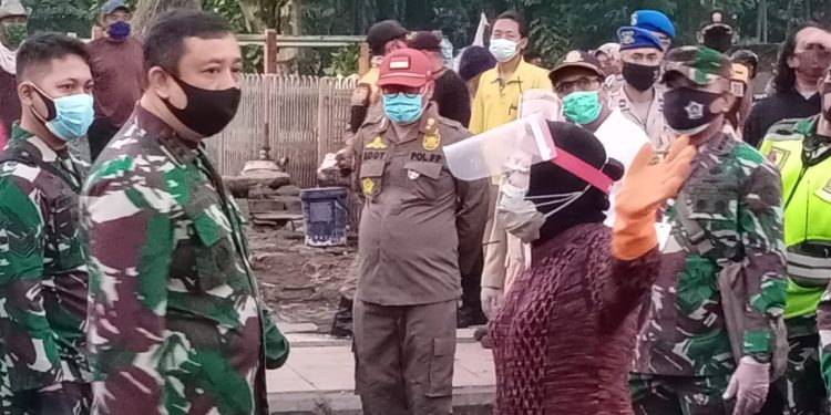 Tegakkan Disiplin Protokol Kesehatan, Pangkogabwilhan II Geruduk Pasar Keputran Surabaya