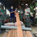 Satgas Yonif 133/YS Bantu Material Pembangunan Rumah Warga di Tapal Batas