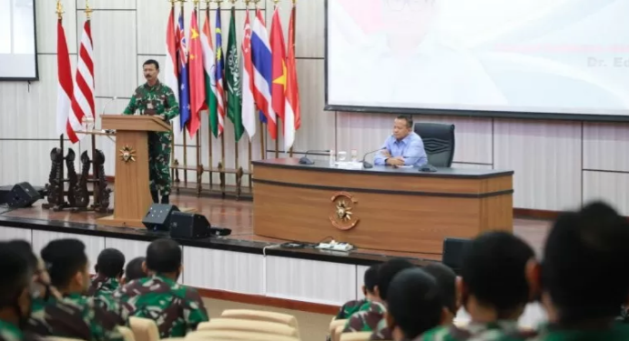 Menteri Edhy Prabowo Kenalkan Tambak Udang Milenial ke Siswa Angkatan Laut