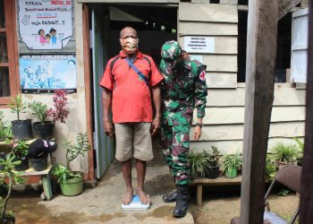 Satgas Yonif 125/SMB Gelar Layanan Kesehatan Terpadu Bagi Lansia di Perbatasan