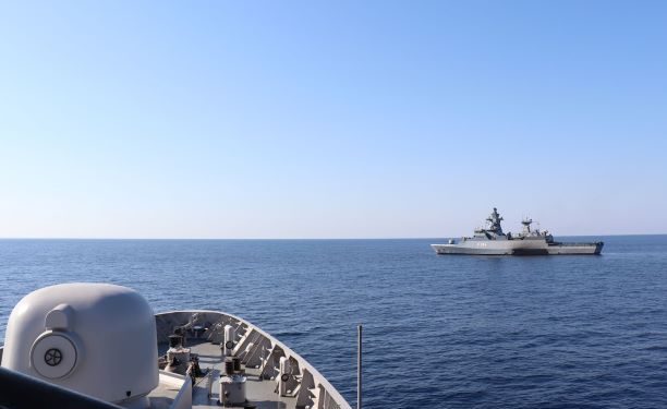 KRI Sultan Hasanuddin Latihan ’Bareng’ Kapal Perang Jerman
