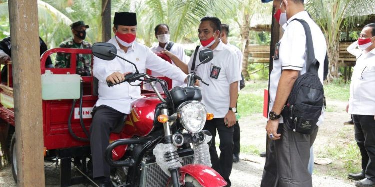 Kunjungi Eks Napiter di Poso, Kepala BNPT Berikan Kendaraan