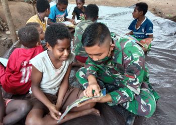 Perpustakaan Keliling Yonif 125/Simbisa Sambangi Anak-Anak Perbatasan
