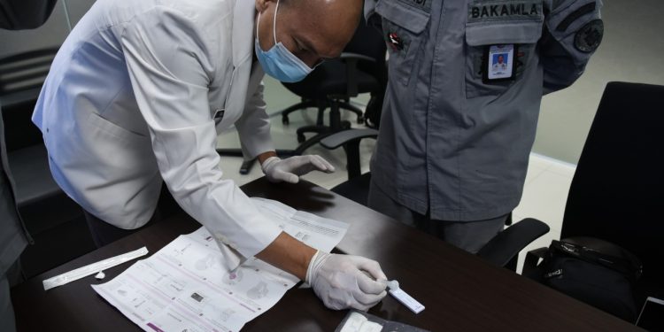 Dukung Operasi Cegah Tangkal, Tim Kesehatan Bakamla RI Dilatih Uji Swab Antigen