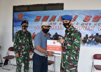 HUT ke-75, TNI Bagi-bagi Sembako