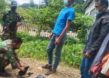 Satgas Yonif 642/Kapuas Amankan Tiga Orang Pelintas Batas Ilegal