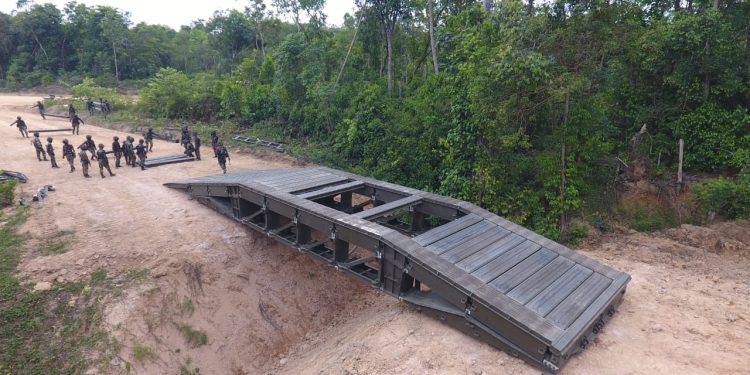 Dukung Gerak Pasukan, Yonzipur-10 Bangun Jembatan Taktis Militer