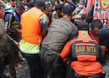 Tak Kenal Lelah, Prajurit Taifib 2 Marinir Akhirnya Temukan Korban Tenggelam di Kali Buntung