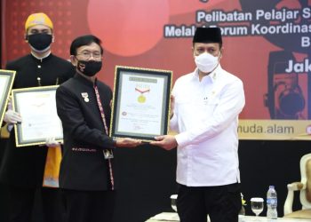 Raih Rekor MURI, Kepala BNPT: Waspadai Ideologi Radikal yang Disusupkan di Medsos