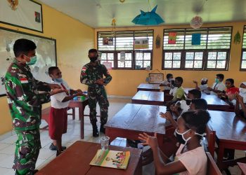 Sosialisasi Pencegahan Covid-19, Satgas Yonif 413 Kostrad: Kami Tak Lelah