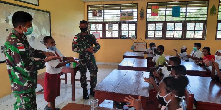Sosialisasi Pencegahan Covid-19, Satgas Yonif 413 Kostrad: Kami Tak Lelah
