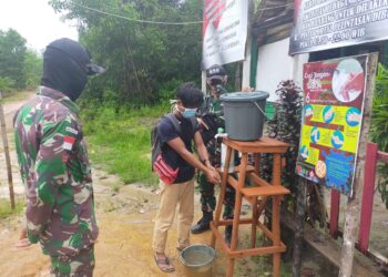 Perketat Pengawasan Jelang Akhir Tahun, Satgas Pamtas Yonif 642 Amankan Pekerja Migran Non Prosedural
