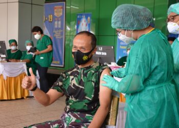 Pangdam Cenderawasih Minta Masyarakat Papua Tak Takut Divaksinasi Covid-19