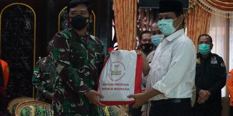 Bantu Korban Banjir di Kalsel, Panglima TNI: Jika Perlukan Helikopter, Sampaikan