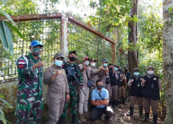 Pastikan Wilayah Perbatasan Indonesia-Malaysia Kondusif, Satgas Yonif 642 Laksanakan Patroli