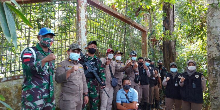 Pastikan Wilayah Perbatasan Indonesia-Malaysia Kondusif, Satgas Yonif 642 Laksanakan Patroli