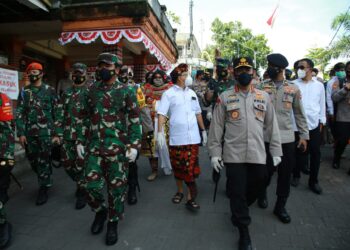 Pastikan Penerapan Prokes Covid-19, Panglima TNI Bersama Kapolri Kunjungi  Pasar Tradisional Bali