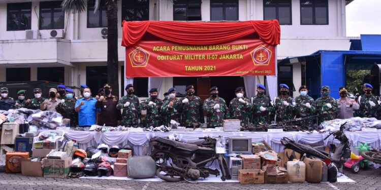 TNI Musnahkan Barang Bukti Perkara Tindak Pidana Militer, Mulai dari Senjata hingga Narkotika