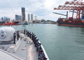 Membawa 119 Prajurit Garuda, KRI Sultan Iskandar Muda Tiba di Sri Lanka