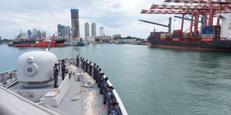 Membawa 119 Prajurit Garuda, KRI Sultan Iskandar Muda Tiba di Sri Lanka